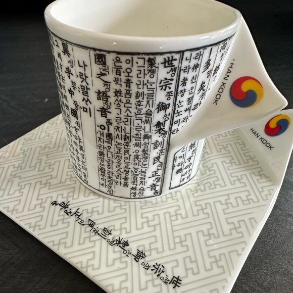 Hancook Fine Bone China w/Korean Writing Asian Triangle Handle Tea Cup Saucers - Picture 2 of 5